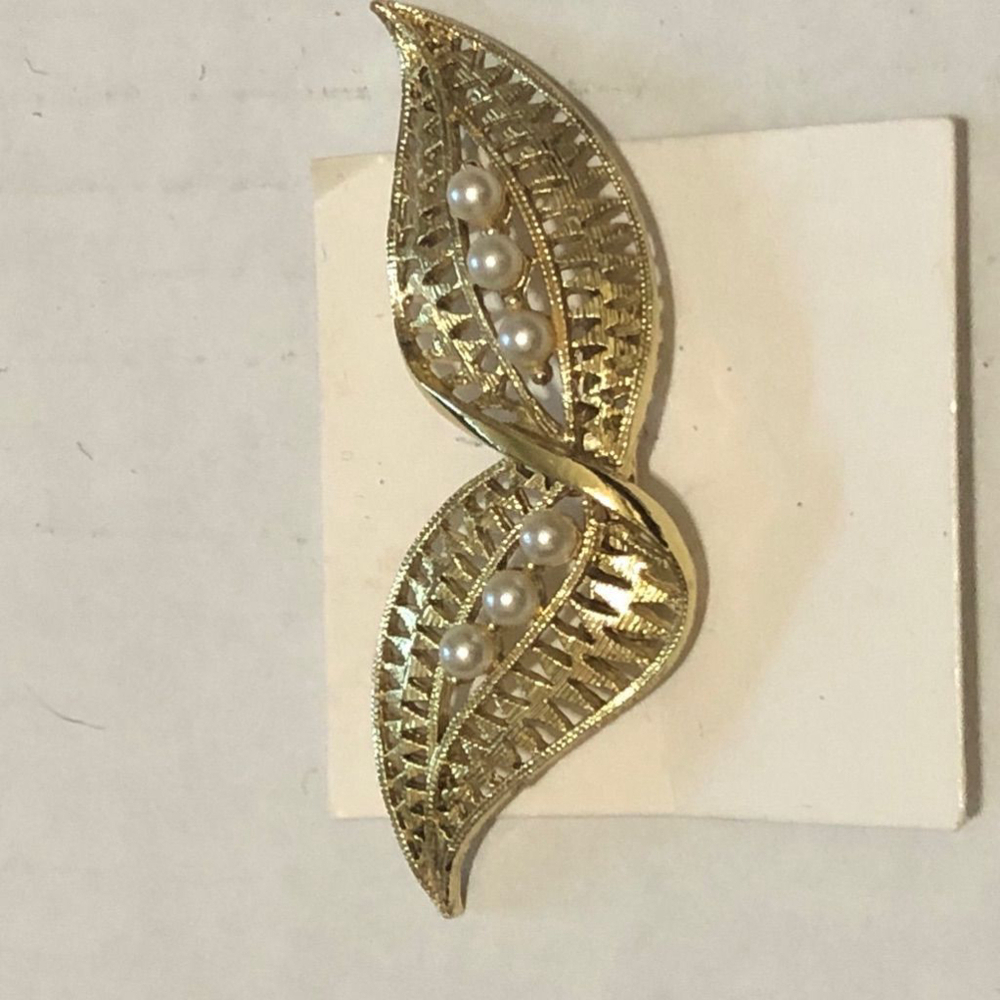 Vintage Gold Leaf Faux Pearl Brooch Pin